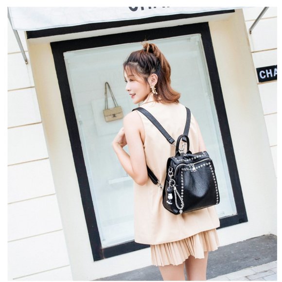 2020 Women Genuine Leather Backpack Rivet Multifunctional Backpack Female main image 5